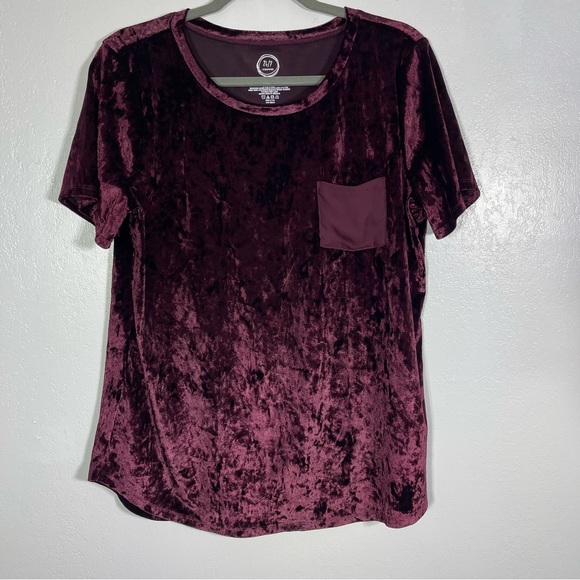 Maurices, Maroon Velvety Shirt. Size Large. In excellent condition! - Picture 1 of 4